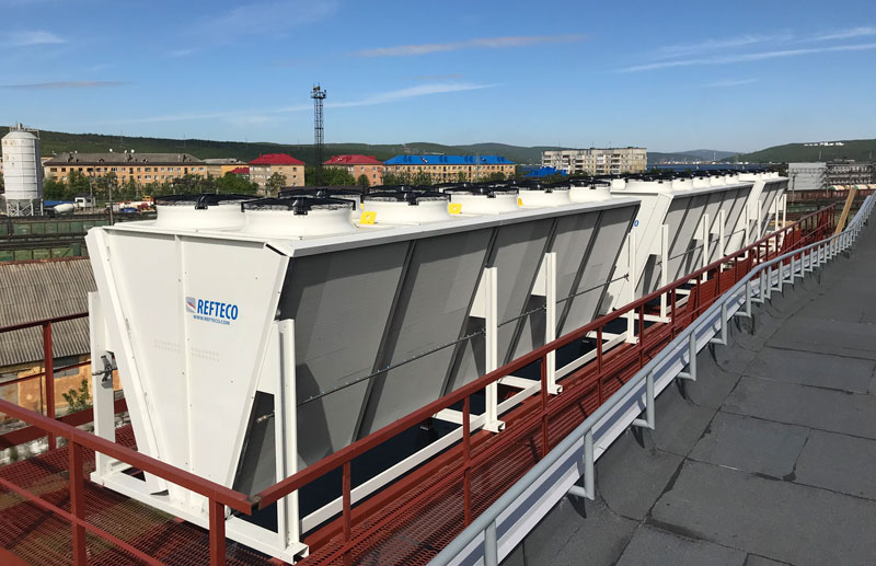 Condensatore Refteco a V per impianto di logistica del freddo